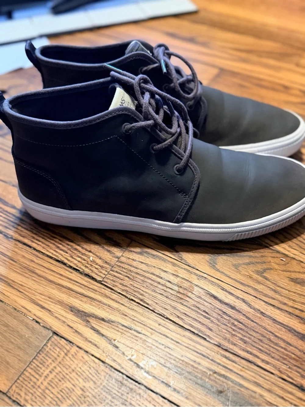 TOMS Paseo Grey Leather Chukka Sneakers Men’s Size 10 White Rubber Sole